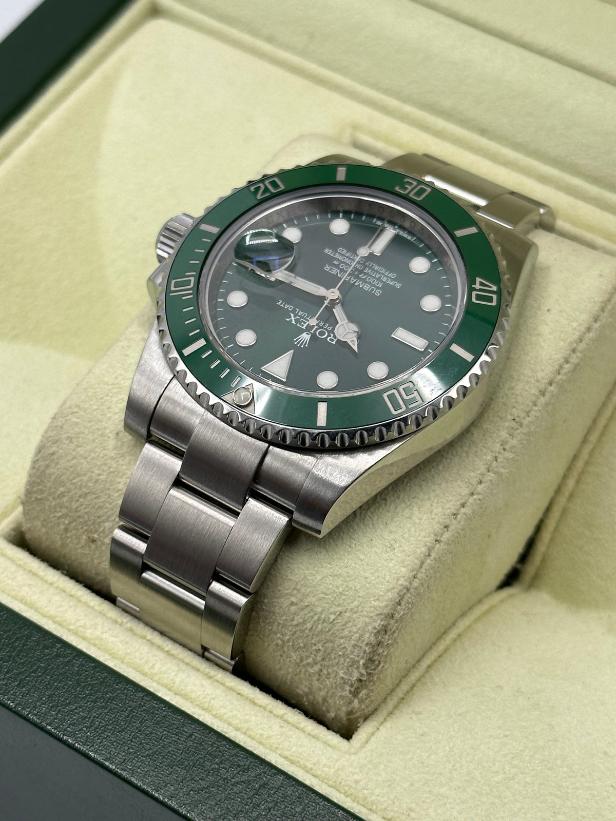 Rolex Submariner "Hulk" 40mm 116610LV Green Dial