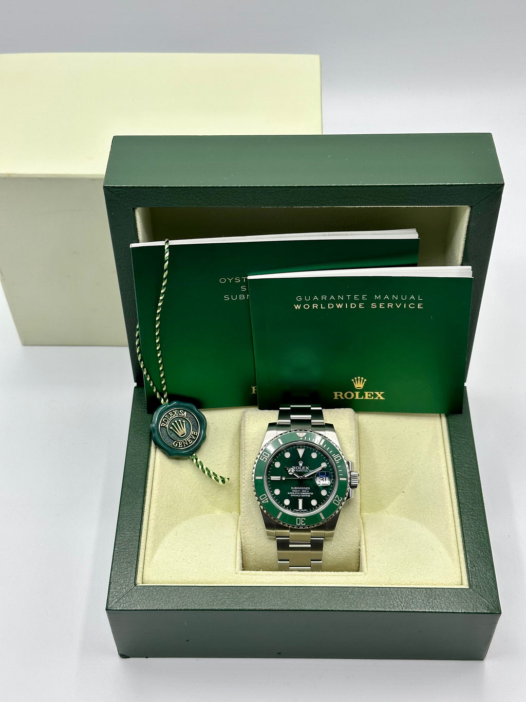 Rolex Submariner "Hulk" 40mm 116610LV Green Dial