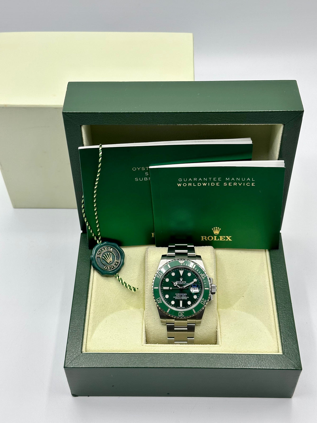 Rolex Submariner "Hulk" 40mm 116610LV Green Dial