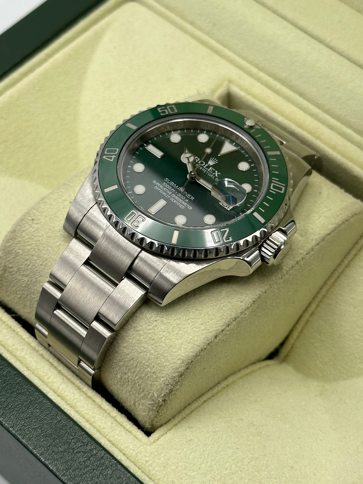 Rolex Submariner "Hulk" 40mm 116610LV Green Dial