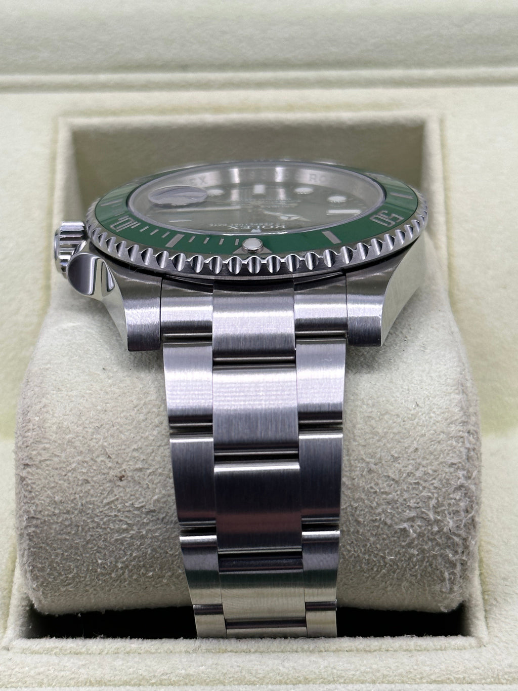 Rolex Submariner "Hulk" 40mm 116610LV Green Dial