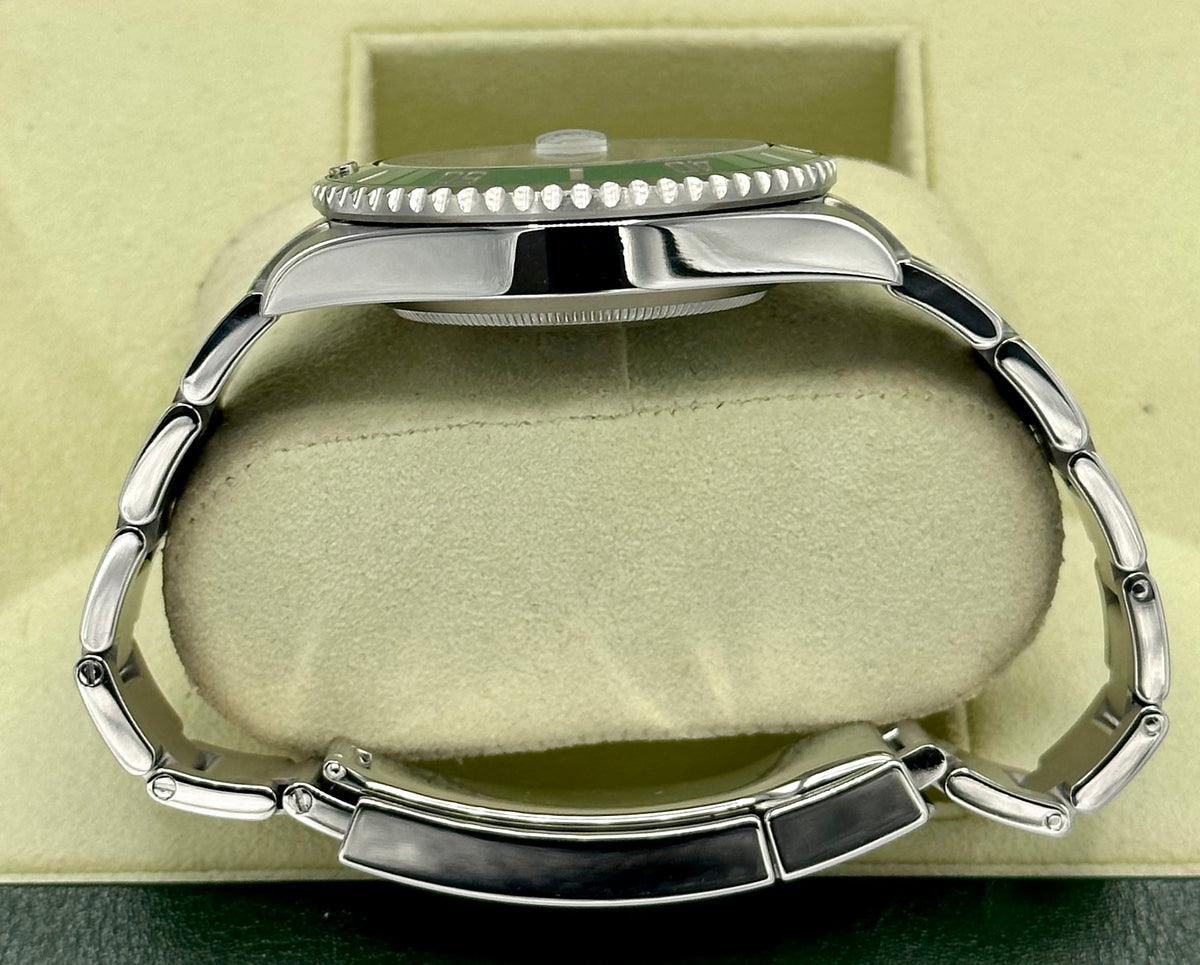 Rolex Submariner "Hulk" 40mm 116610LV Green Dial