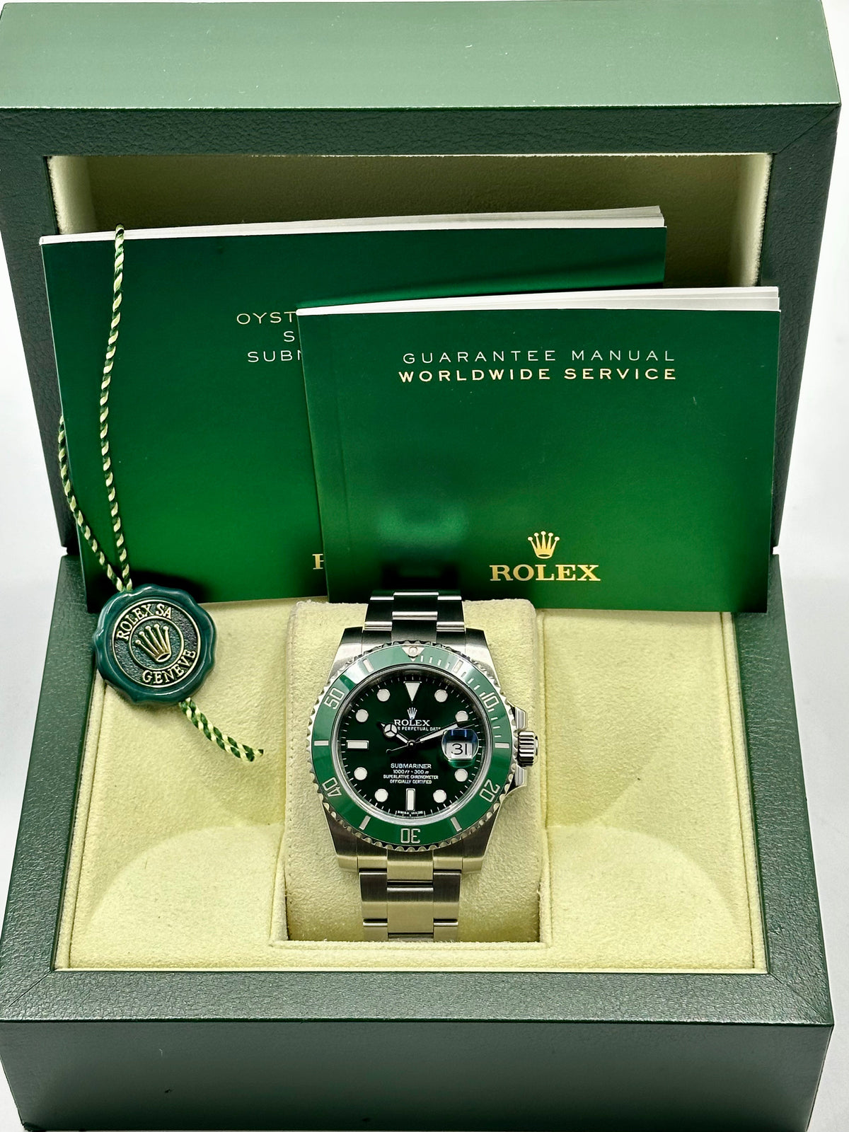 Rolex Submariner "Hulk" 40mm 116610LV Green Dial