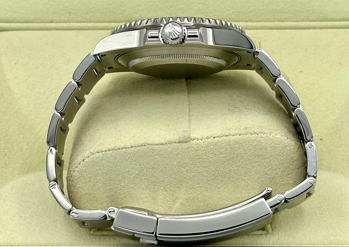 Rolex Submariner "Hulk" 40mm 116610LV Green Dial