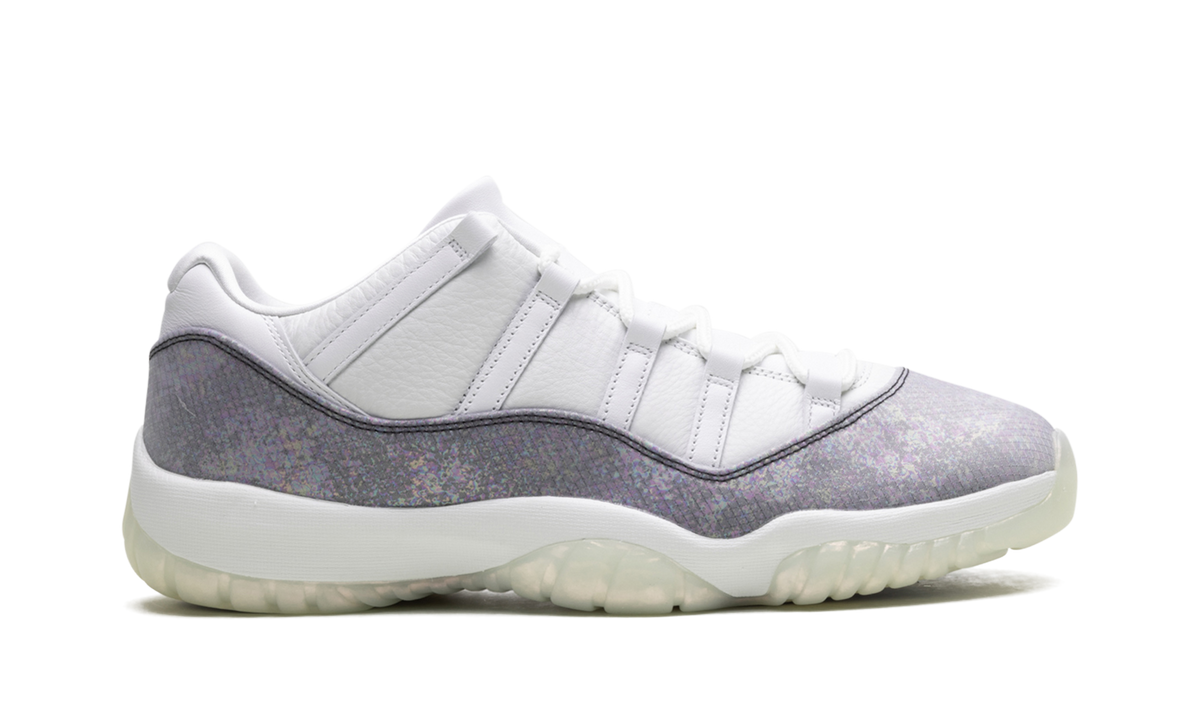 Air Jordan 11 Low "Year of the Snake" HQ7000 001