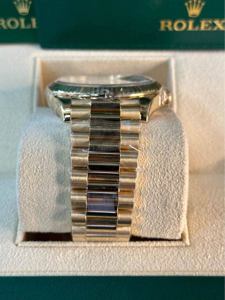 Rolex Day-Date 40mm 228238 Presidential Champagne Dial