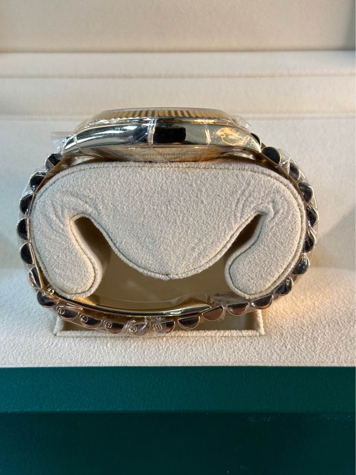 Rolex Day-Date 40mm 228238 Presidential Champagne Dial
