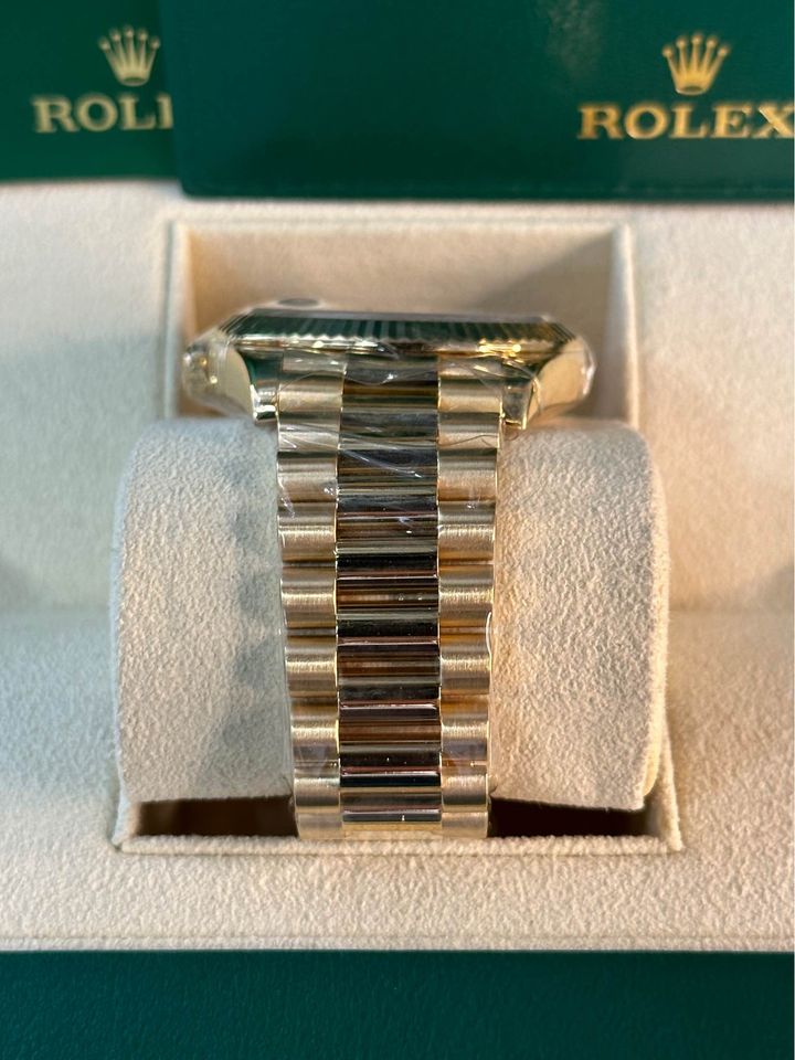 Rolex Day-Date 40mm 228238 Presidential Champagne Dial
