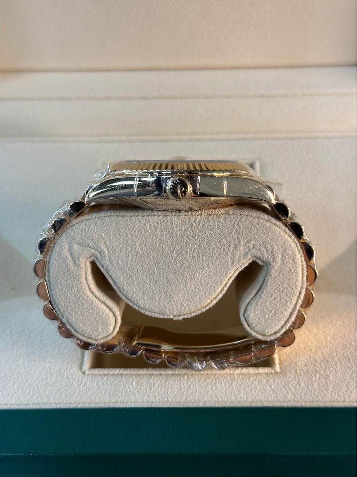 Rolex Day-Date 40mm 228238 Presidential Champagne Dial