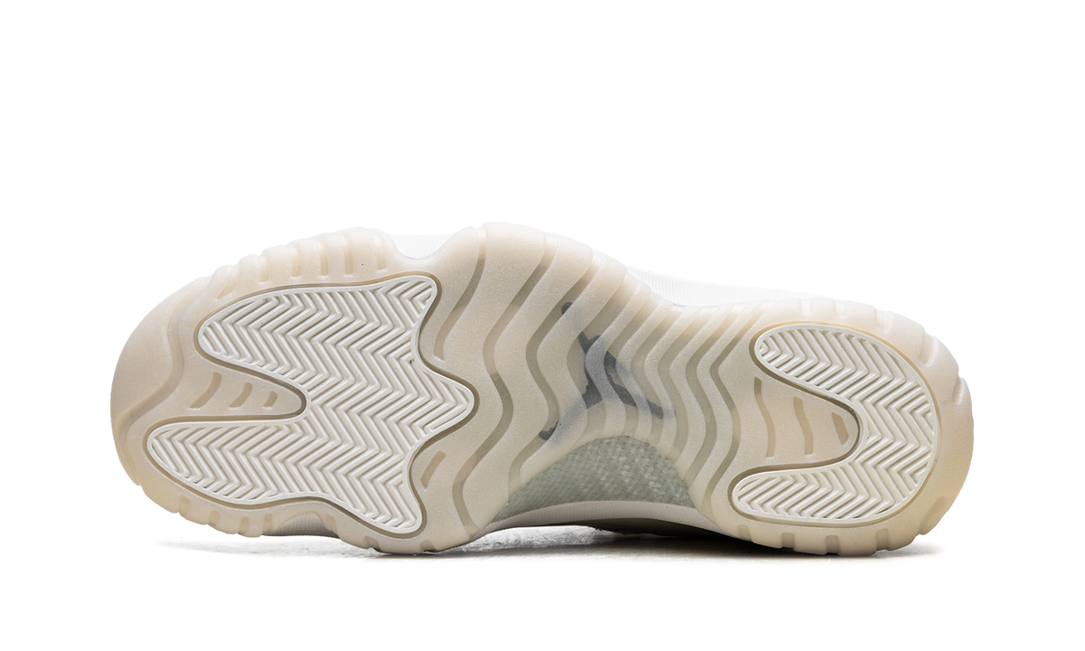 Air Jordan 11 WMNS "Pearl" AR0715 110