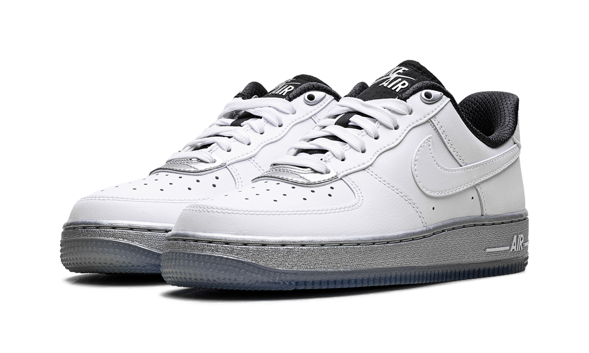 AIR FORCE 1 '07 SE WMNS "White Chrome" DX6764 100