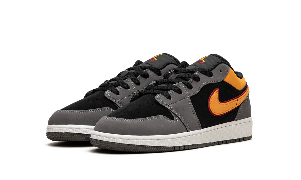 Air Jordan 1 Low SE GS "Vivid Orange" FN7671 008
